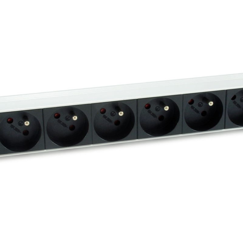 equip-333313-unidad-de-distribucion-energia-pdu-8-salidas-ac-1u-negro-plata-3.jpg